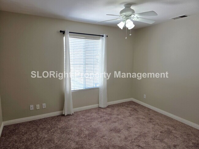 Building Photo - AVAILABLE NOW - Beautiful 4Bed, 2Bath Paso Robles Home