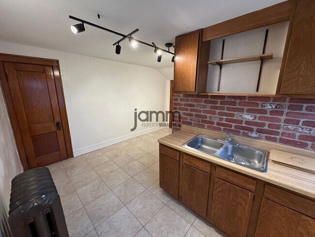 Building Photo - 12611 Franklin Blvd