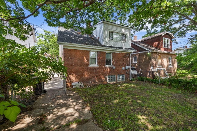 Building Photo - Brick 4 bedroom