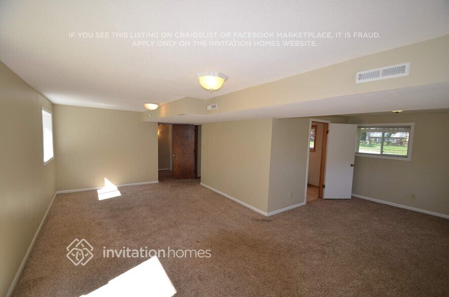 Building Photo - 2601 E 121st St