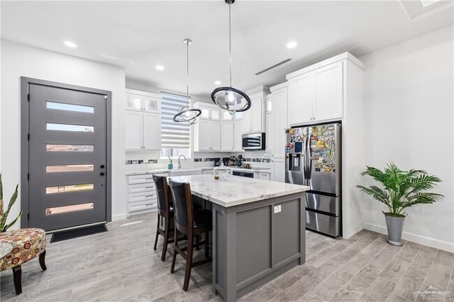 Building Photo - 18 S Marla Ct