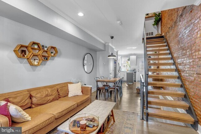 Building Photo - 2531 Collins St