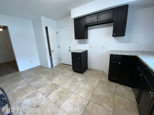 Building Photo - 4 br, 2 bath House - 1731 W Walnut