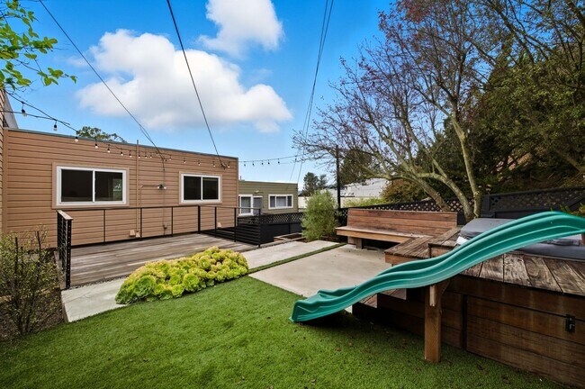 Building Photo - 805 Foerster St