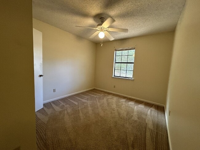 Building Photo - Home For Rent