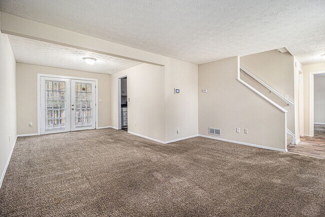 Building Photo - 4 Bedroom 2.5 Bath House