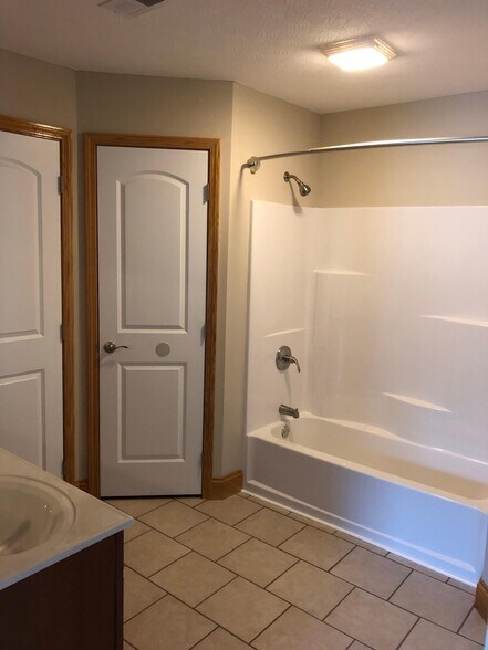 Building Photo - 17 Quiet Way