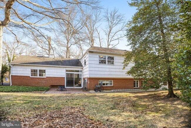 Building Photo - 9232 Forest Haven Dr