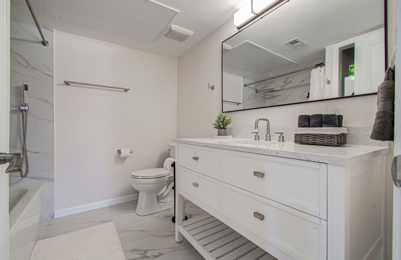 Building Photo - 845 Augusta Dr