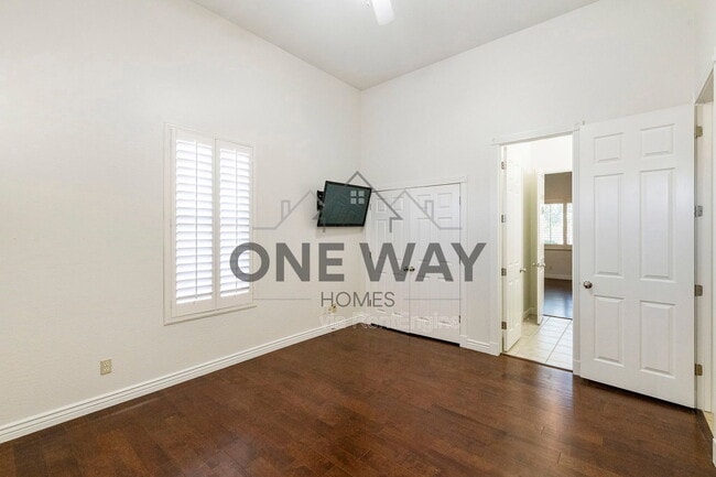 Building Photo - 4432 E Ford Ave