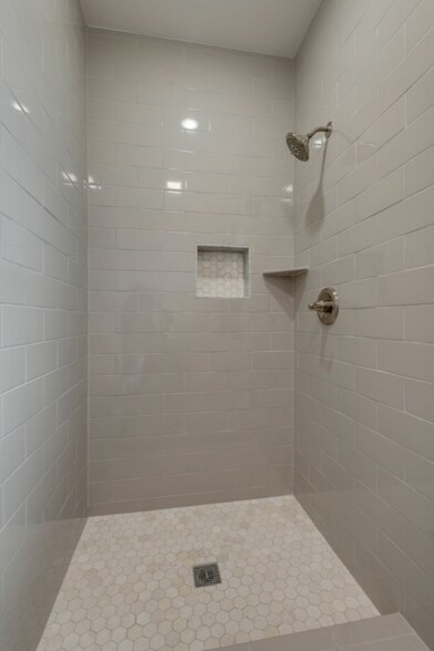 Building Photo - 5413 Country Dr