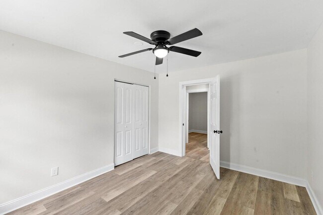 Building Photo - 547 Horry St NE