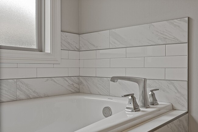 Building Photo - Rare Executive Rental in Desirable South J...