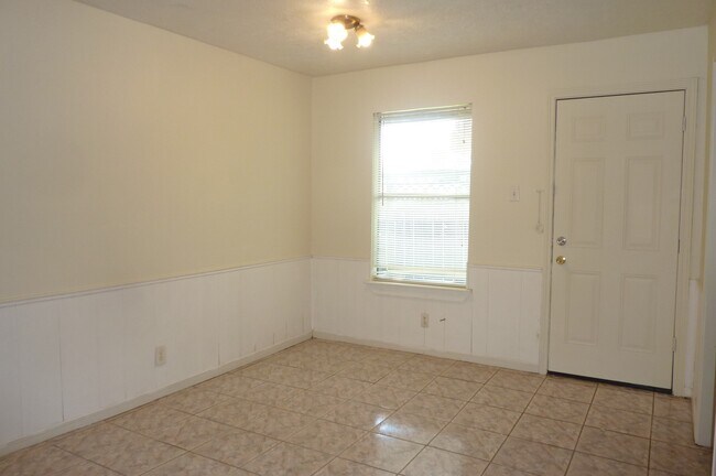 Building Photo - 8916 Carousel Ln