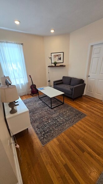Building Photo - 21 Rossmore St