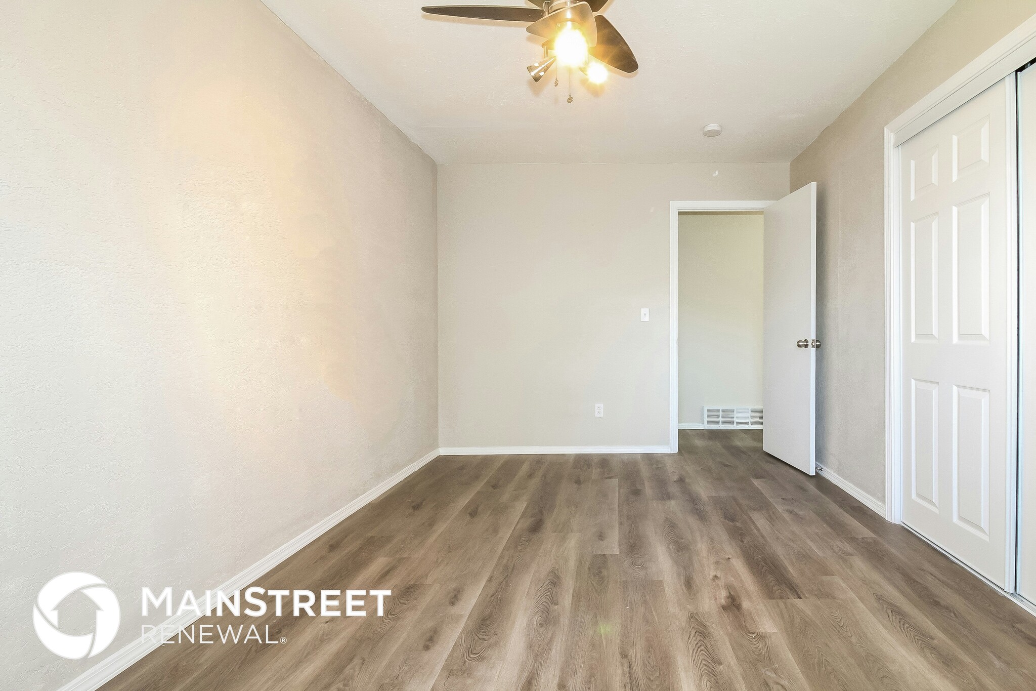 Building Photo - 10905 N Brauer Ave