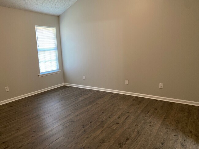 Building Photo - 189 Middle School Rd