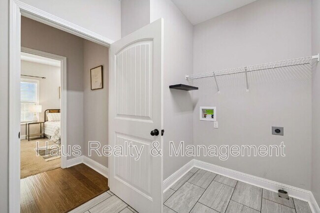 Building Photo - 207 Bedford Ct