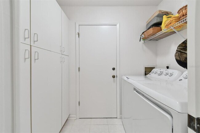 Building Photo - 4327 Murfield Dr E