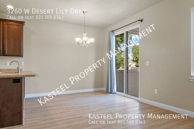 Building Photo - 3260 W Desert Lily Dr