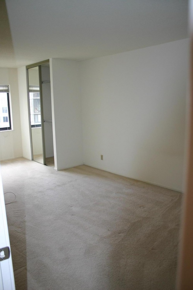 Building Photo - 900 N Stafford St