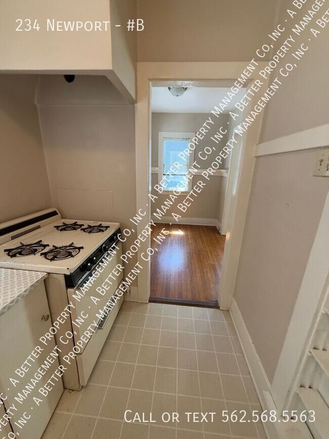 Building Photo - 234 Newport-#B
