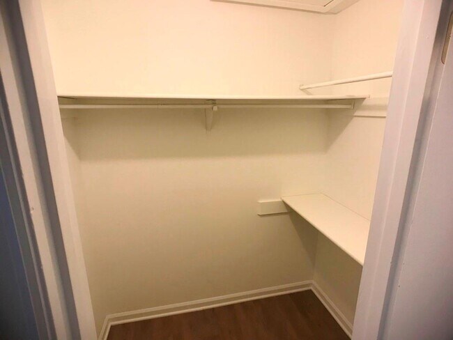 Building Photo - 1104 Riverview Dr