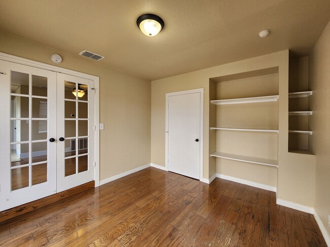 Building Photo - 4/2.5 House With Extra Room Or Office Spac...