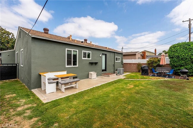 Building Photo - 4370 Johanna Ave