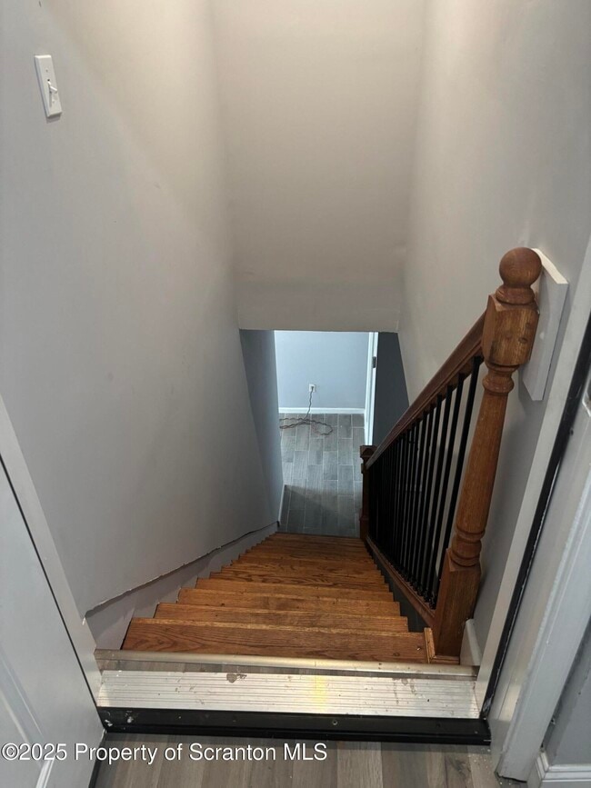 Building Photo - 209 Oak St