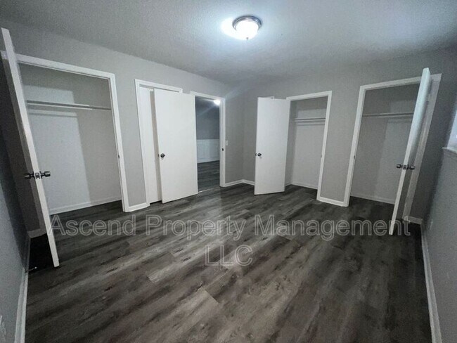 Building Photo - 3216 Gleason Dr