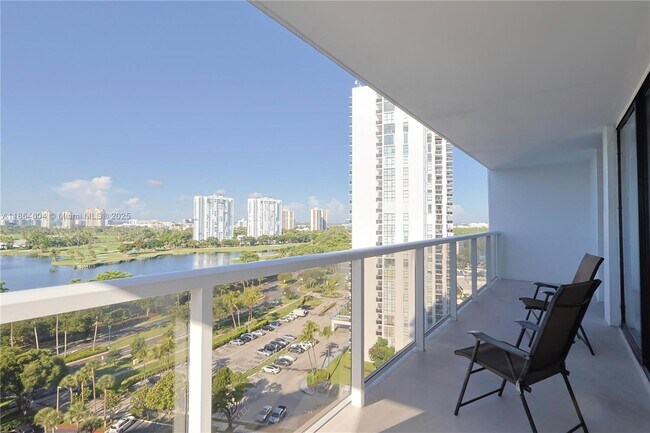 Building Photo - 3701 N Country Club Dr