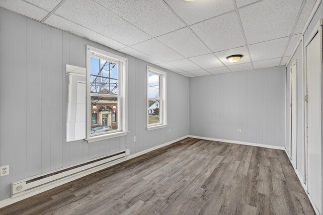 Building Photo - 84 Main St