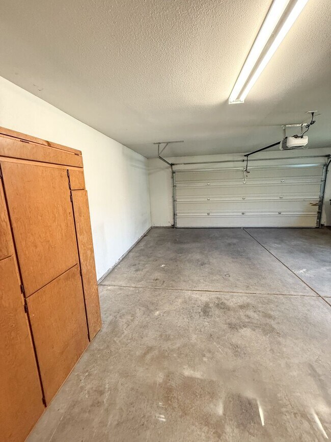 Building Photo - 3 bedroom, 2 bath home on Harbor Links Golf Course