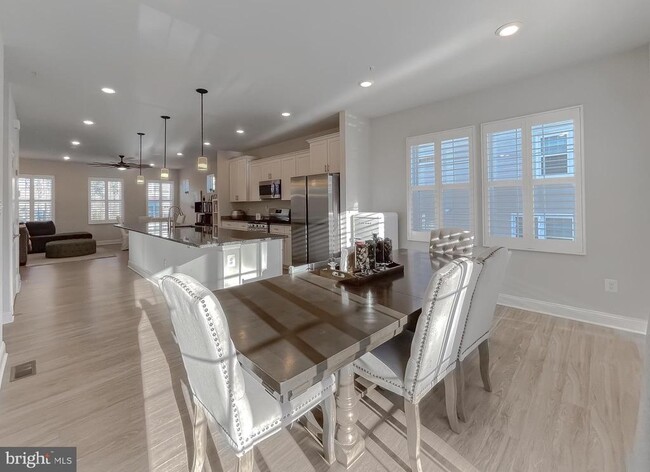 Building Photo - 23856 Myrtle Glen Way