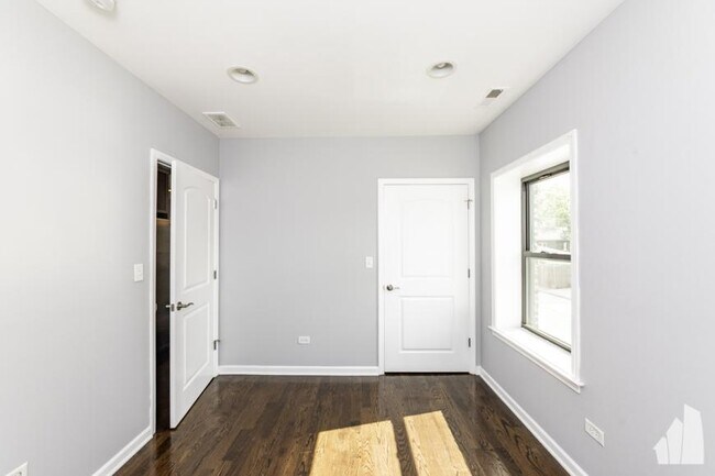 Building Photo - 2 bedroom in Maywood IL 60153