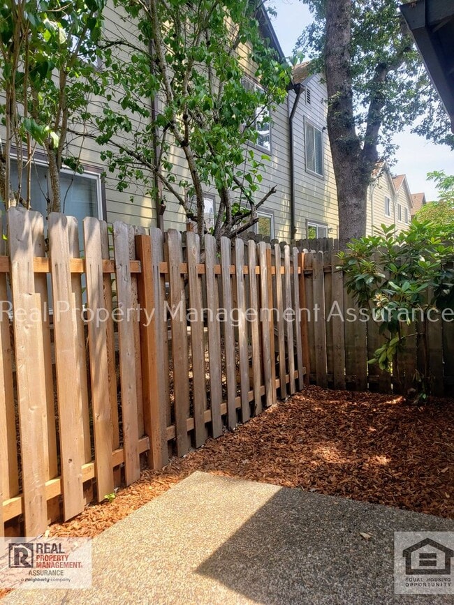 Building Photo - 470 SW 150th Ave