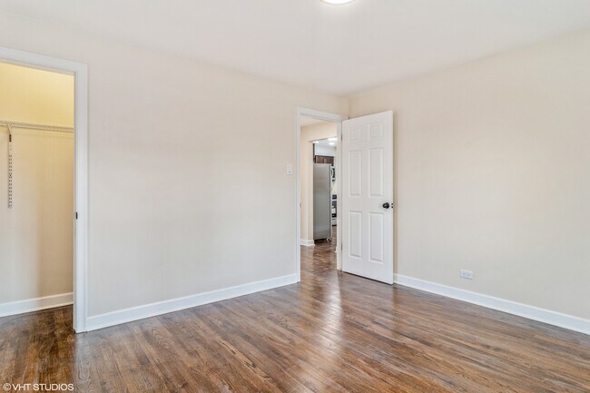 Building Photo - 4249 W Nelson St