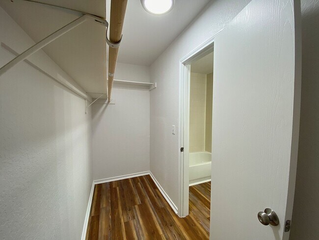 Building Photo - Washer/Dryer Included – Move-In Ready Home in Hills of Shaenfield!