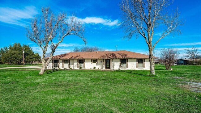 Building Photo - 16 Estates Rd