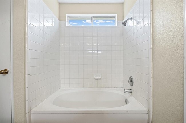 Building Photo - 17611 Wiseman Dr