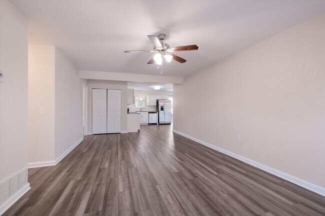 Building Photo - 7809 Hollow Oak