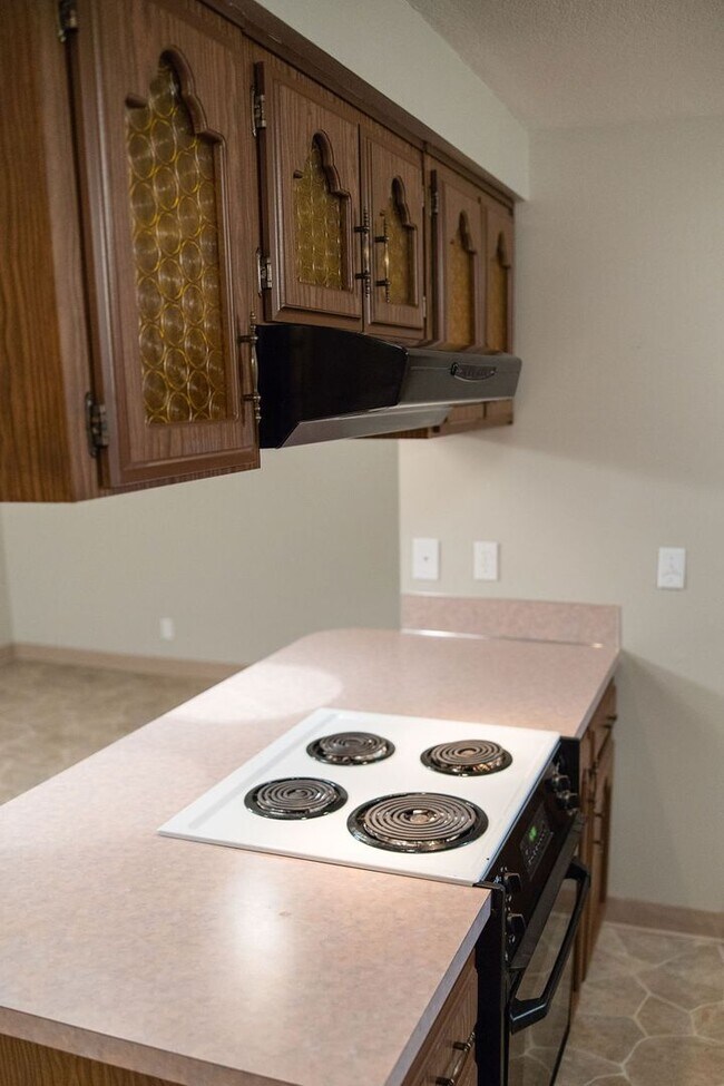 Building Photo - Immaculately maintained 3-bdr/1.5-bath ran...