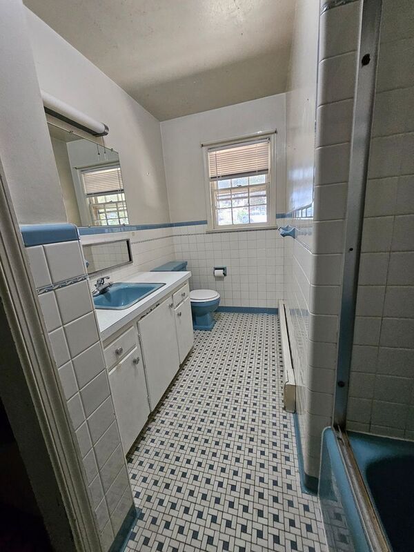 Building Photo - 1415 Augustine Ave