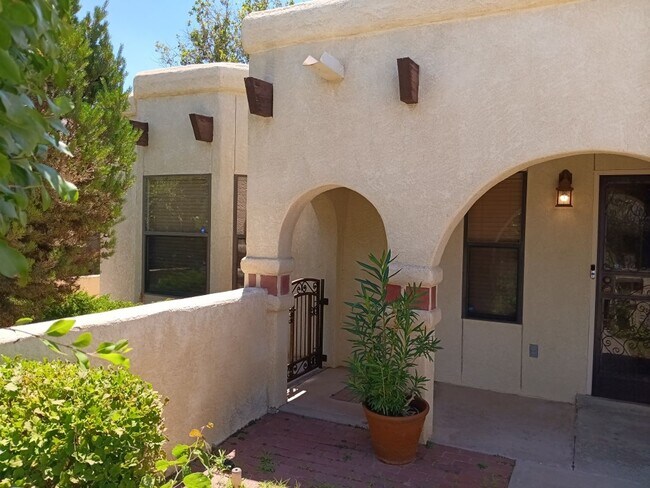 Building Photo - 3 Bedroom, 2 Bathroom Home! Schedule a Showing!