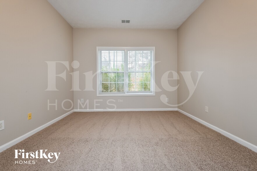 Building Photo - 740 Winbrook Dr
