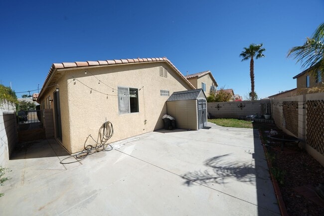 Building Photo - SHOWINGS AVAILABLE NOW