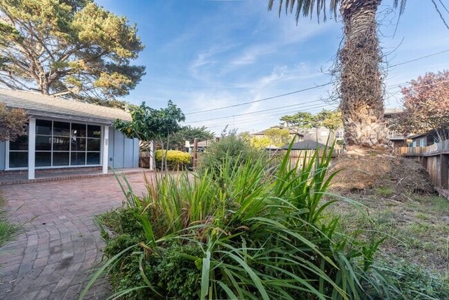 Building Photo - Thoughtfully Updated 2 bedroom Home in Pacific Grove