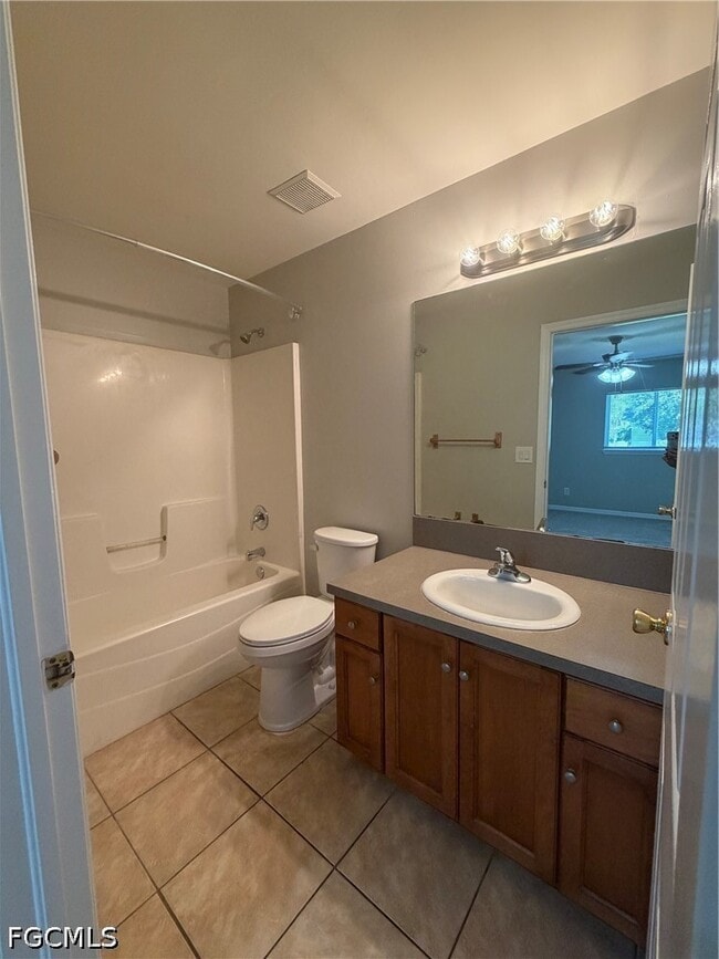 Building Photo - 704 Gilbert Ave S