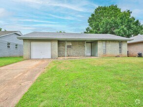 Building Photo - Cute home in Shawnee